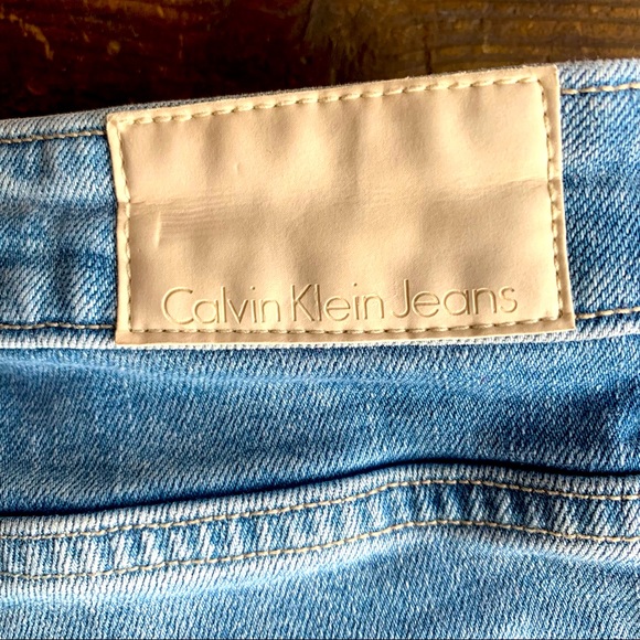 Calvin Klein slim boyfriend jeans sz 29 light wash whiskering button fly quality - Picture 8 of 11